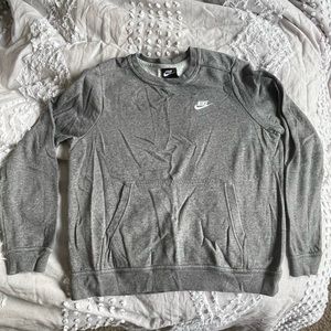 Gray Nike Crewneck with pocket
